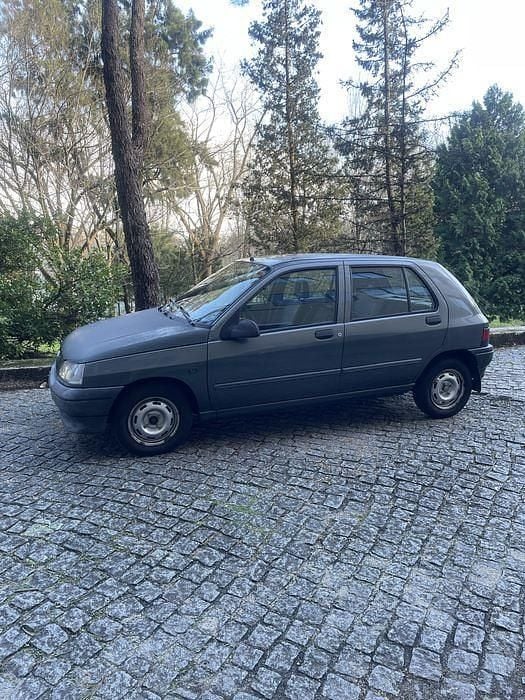 Usado 1992 Renault Clio Sedan | € 1.400 - Imagem 1/4