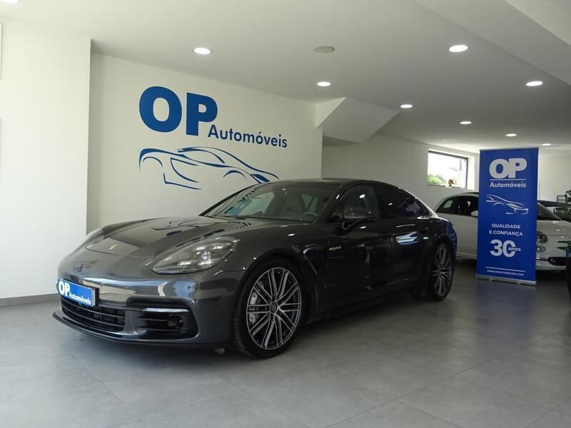 Cinzento Usado 2020 Porsche Panamera Sedan | € 89.450 (Preço justo) - Imagem 1/4