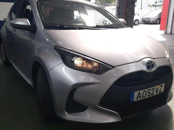 Cinzento Usado 2022 Toyota Yaris Comfort | € 16.799 (Super Preço) - Imagem 1/4