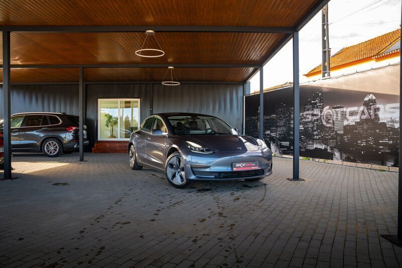 Antracite Usado 2020 Tesla Model 3 Standard Range Plus Sedan | € 23.890 (Preço justo) - Imagem 1/4