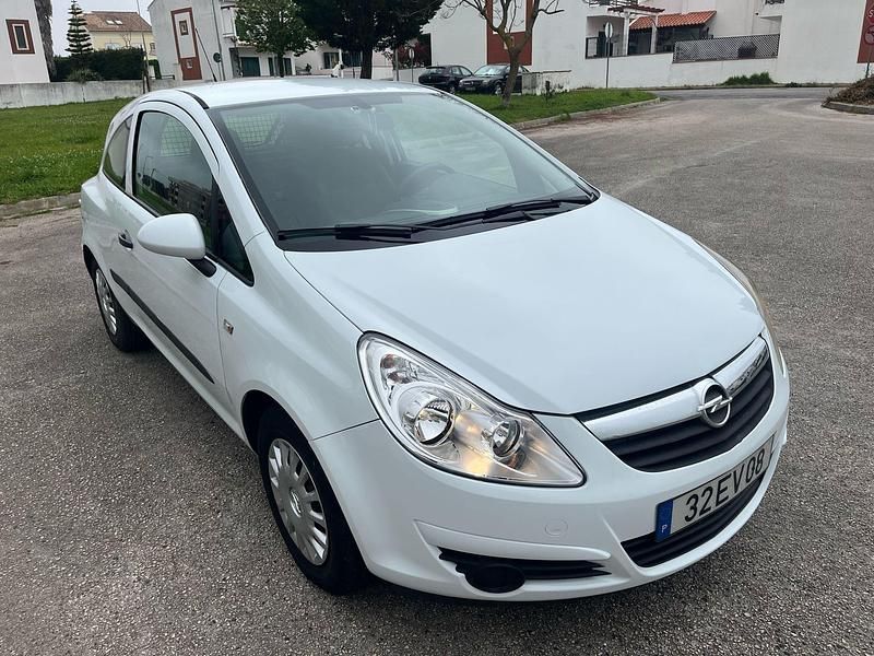 Usado Opel Corsa 75 HP (55 kW) 2008 Branco Citadino