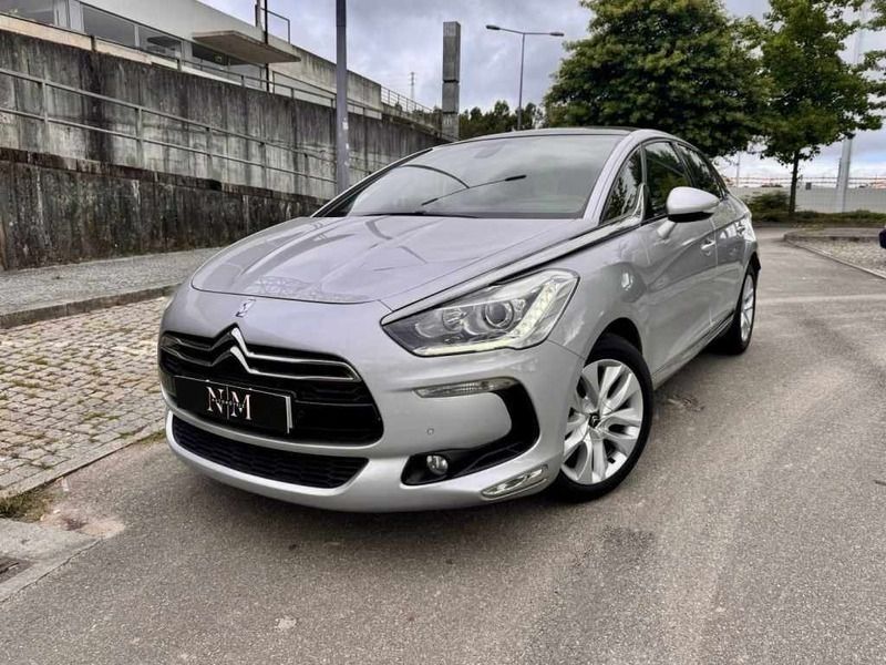 Cinza Usado 2014 Citroën DS5 So Chic Citadino | € 12.990 (Preço justo) - Imagem 1/4