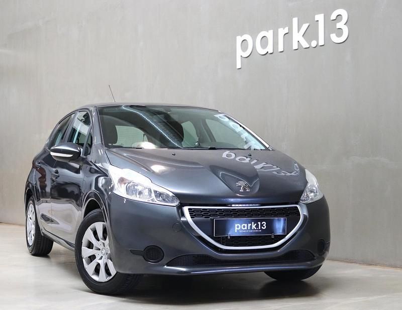 Cinza Usado 2013 Peugeot 208 Access Citadino | € 7.400 (Bom preço) - Imagem 1/4