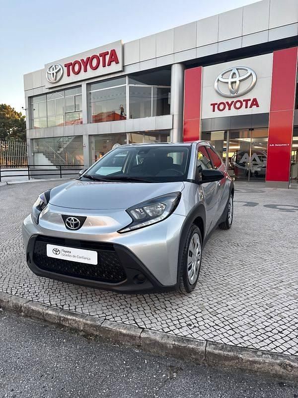 Cinzento Usado 2024 Toyota Aygo Citadino | € 17.350 - Imagem 1/4