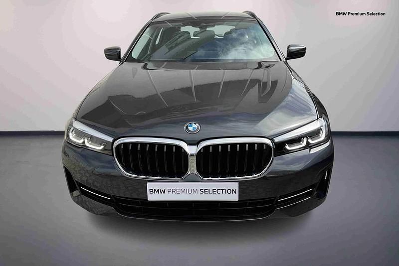 Cinzento Usado 2024 BMW 520 Carrinha | € 46.900 (Preço justo) - Imagem 1/4