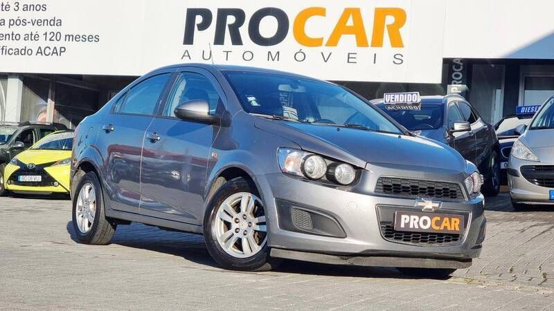 Cinzento Usado 2012 Chevrolet Aveo LT Sedan | € 6.250 - Imagem 1/4
