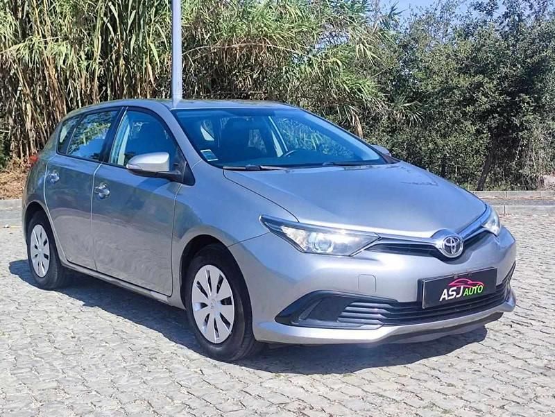 Cinzento Usado 2017 Toyota Auris Active | € 11.500 (Bom preço) - Imagem 1/4