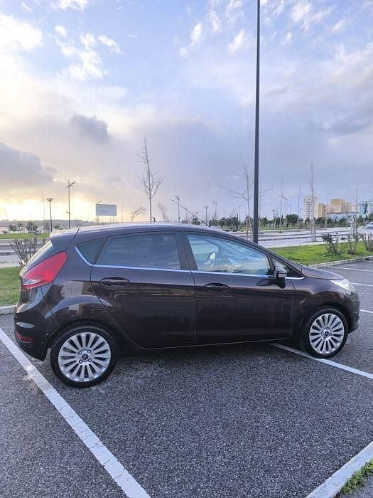 Usado Ford Fiesta Titanium 82 HP (60 kW) 2009 Sedan