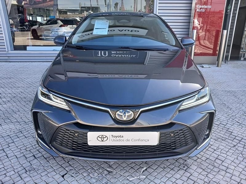 Cinza (pintura metalizada) Usado 2024 Toyota Corolla Sedan | € 32.500 (Caro) - Imagem 1/4