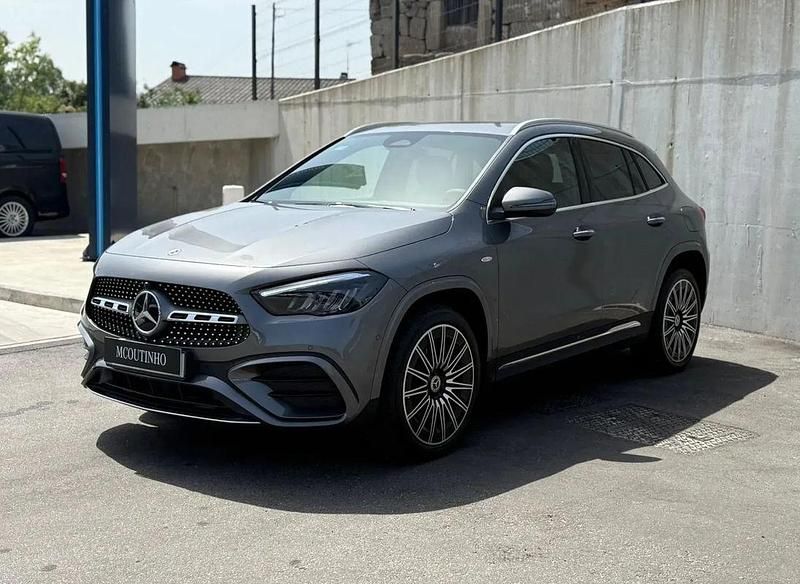 Cinza Novo 2025 Mercedes GLA250 AMG line SUV | € 54.500 - Imagem 1/4
