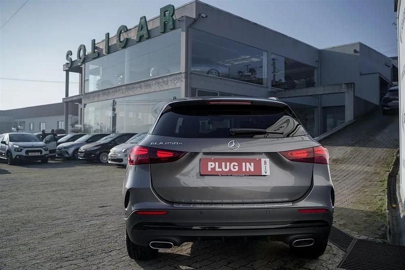 Usado Mercedes GLA250 AMG line 218 HP (160 kW) 2025 Cinza SUV