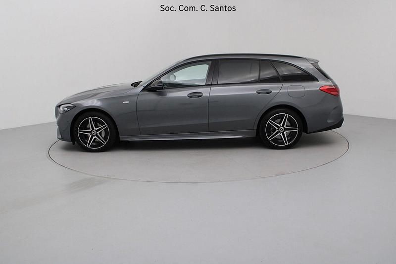 Usado Mercedes C300 AMG 197 HP (144 kW) 2025 Cinza Carrinha