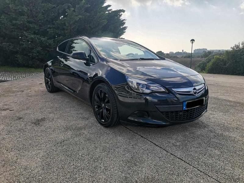 Usado Opel Astra GTC 110 HP (80 kW) 2014 Preto Citadino