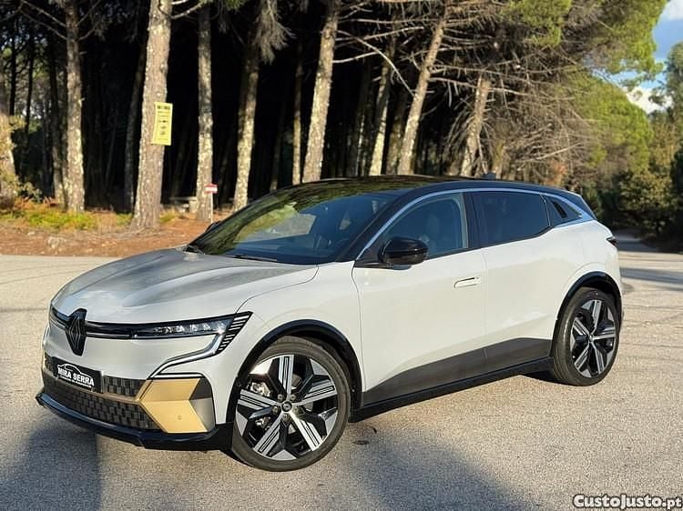 Cinza Usado 2023 Renault Mégane Iconic Citadino | € 28.650 (Super Preço) - Imagem 1/1