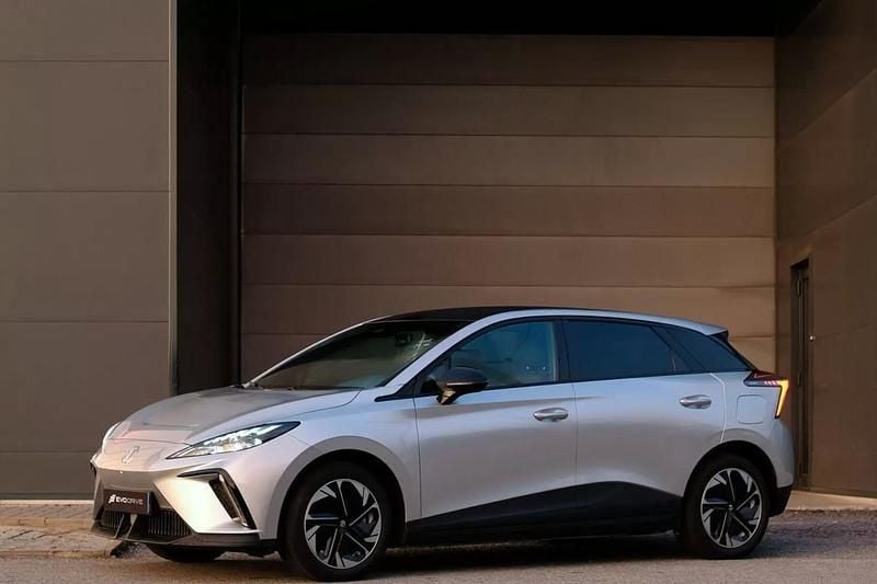 Cinza Usado 2023 MG MG4 EV Luxury Citadino | € 23.990 (Bom preço) - Imagem 1/4