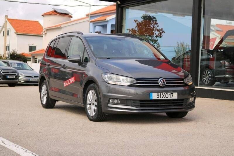 Usado VW Touran 115 HP (84 kW) 2019 Cinzento Monovolume
