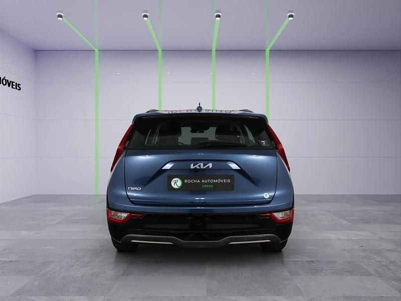 Usado Kia e-Niro Active 150 kW (204 HP) 2023 Azul SUV