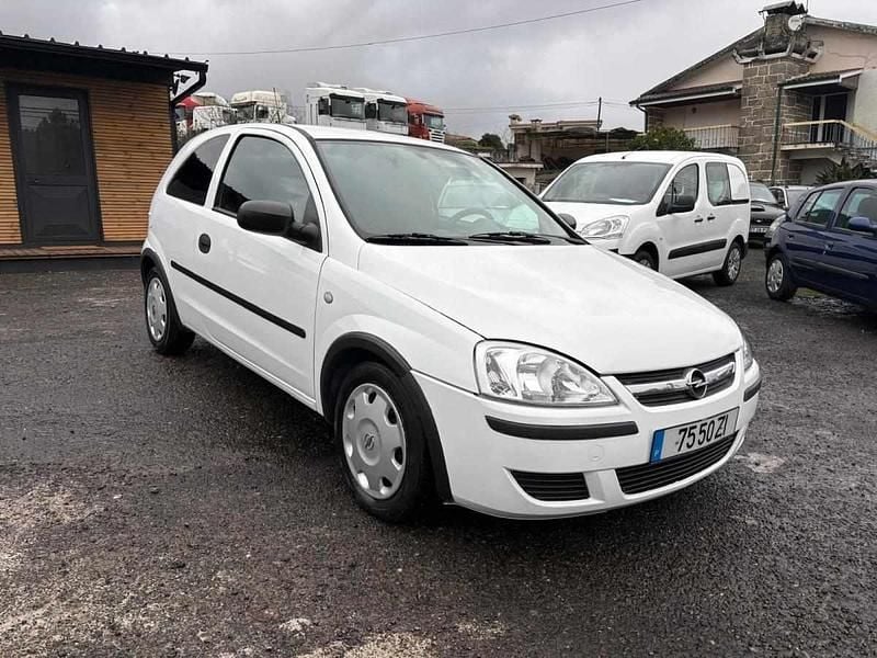 Usado Opel Corsa 70 HP (51 kW) 2004 Branco Citadino