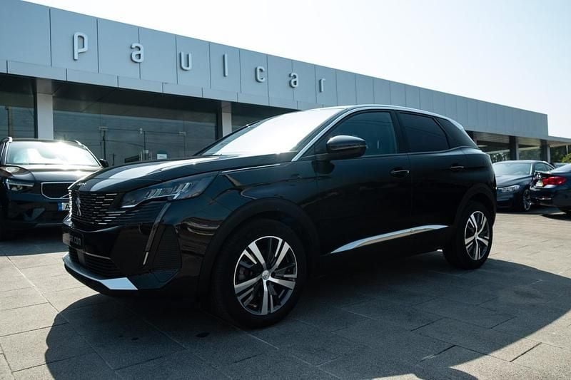 Usado Peugeot 3008 Allure 130 HP (95 kW) 2023 Preto SUV