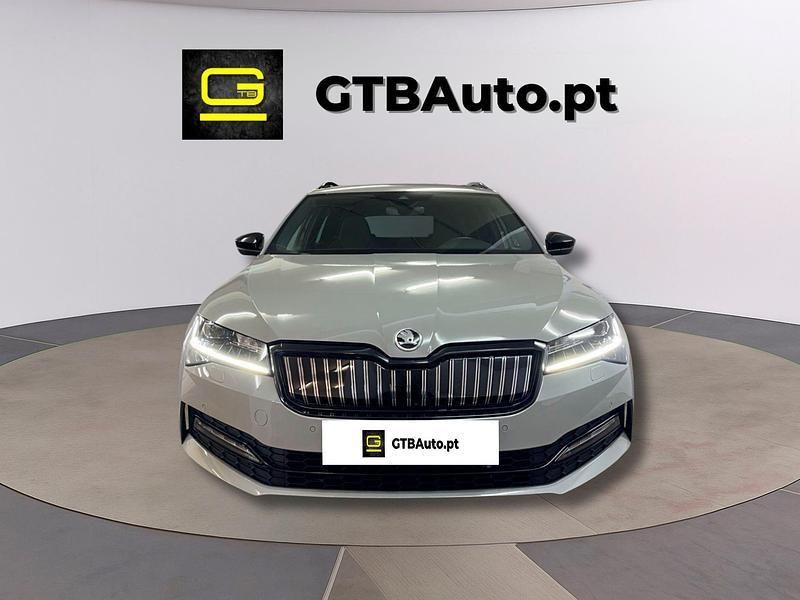 Cinza Usado 2022 Skoda Superb SportLine Carrinha | € 37.499 (Preço elevado) - Imagem 1/4