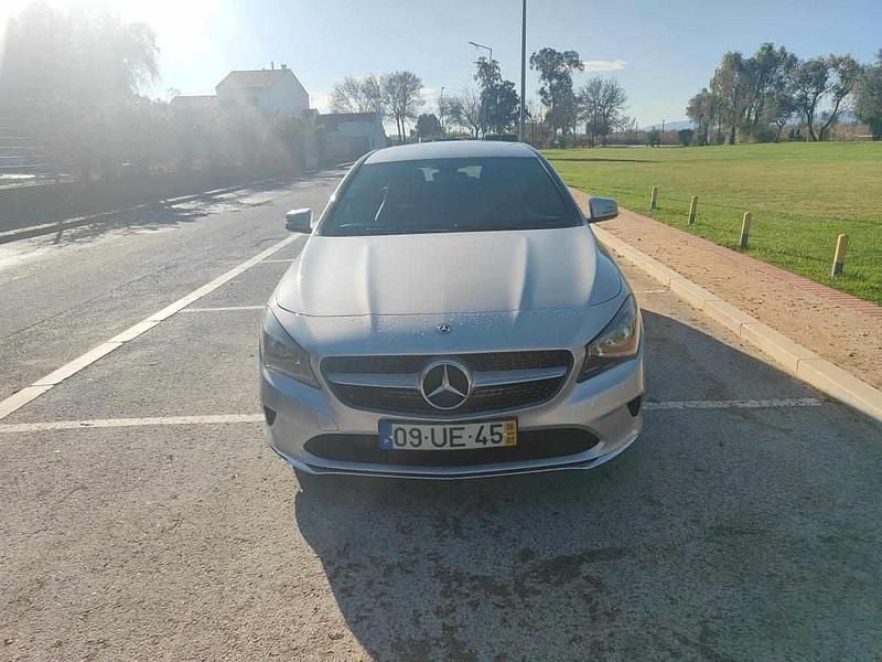 Cinzento Usado 2018 Mercedes CLA180 Sedan | € 18.500 (Super Preço) - Imagem 1/4