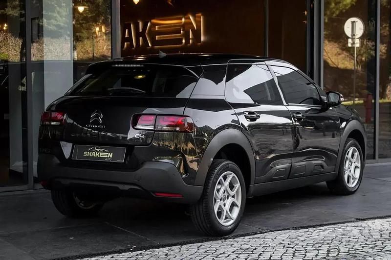 Usado Citroën C4 Cactus Feel 102 HP (75 kW) 2019 Preto Citadino