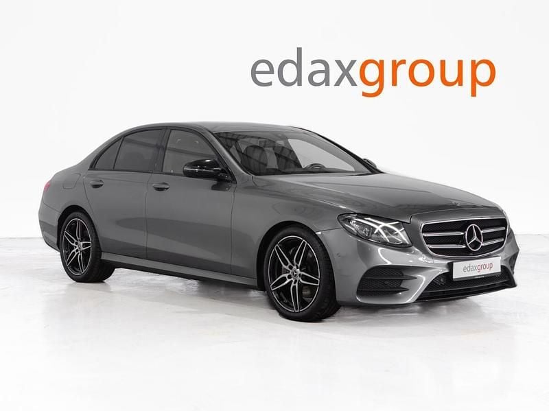 Cinza Usado 2019 Mercedes E220 Sedan | € 26.490 (Preço justo) - Imagem 1/4