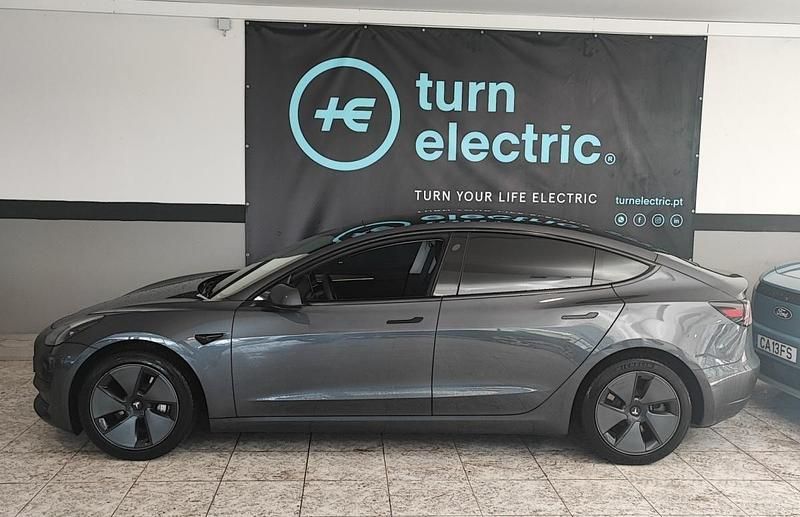 Branco Usado 2022 Tesla Model 3 Sedan | € 27.900 (Bom preço) - Imagem 1/4