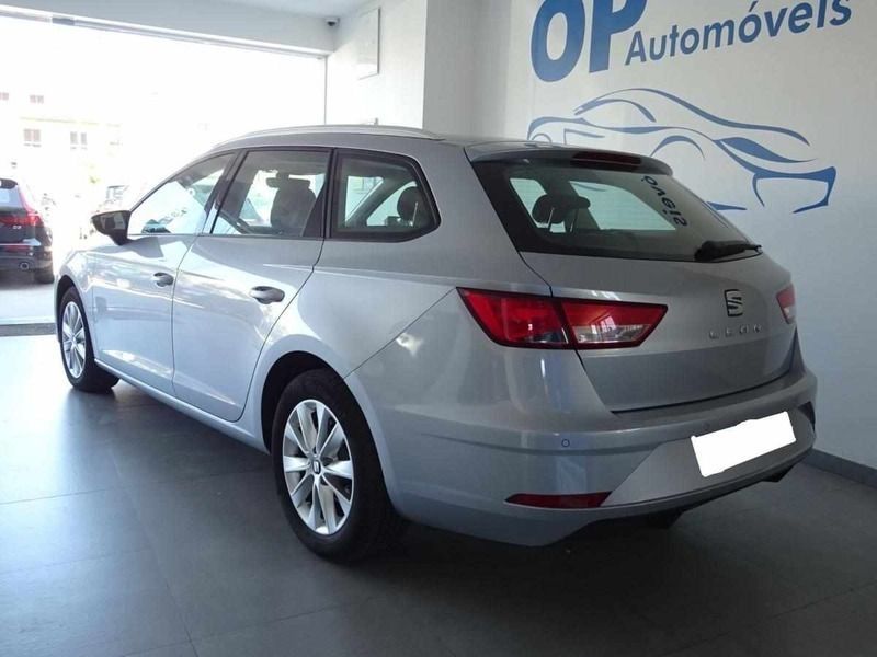 Usado Seat Leon ST Reference 115 HP (84 kW) 2019 Cinzento Carrinha