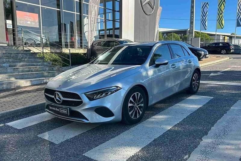 Cinzento Usado 2025 Mercedes A200 Citadino | € 31.900 (Preço justo) - Imagem 1/4