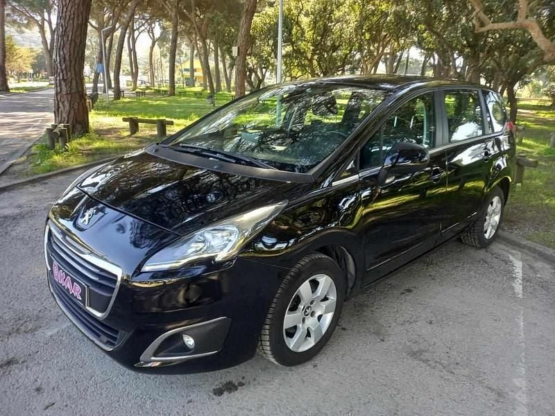 Usado Peugeot 5008 120 HP (88 kW) 2015 Preto Monovolume