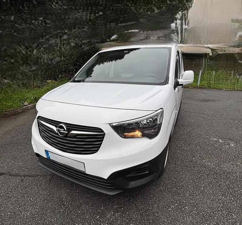 Usado Opel Combo 102 HP (75 kW) 2019 Branco Monovolume