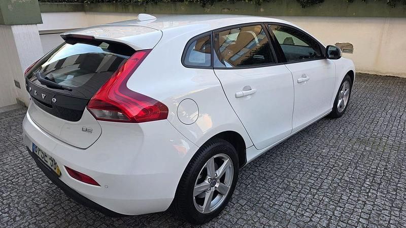 Usado Volvo V40 Kinetic 120 HP (88 kW) 2016 Sedan