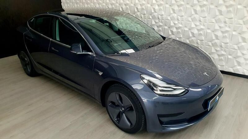 Cinzento Usado 2019 Tesla Model 3 Sedan | € 27.300 (Preço justo) - Imagem 1/4