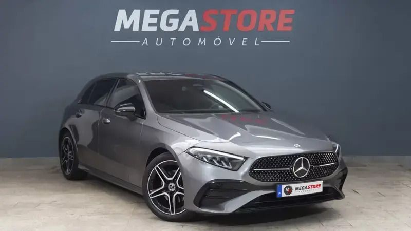 Cinzento Usado 2023 Mercedes A200 AMG line Citadino | € 32.900 (Preço justo) - Imagem 1/4