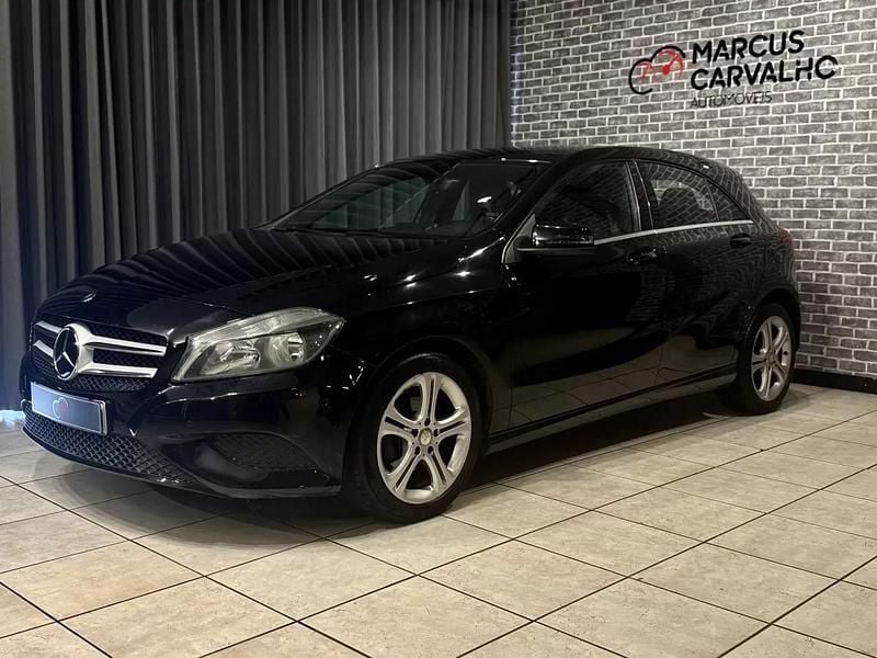 Usado Mercedes A180 Urban 109 HP (80 kW) 2014 Preto