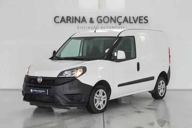 Usado Fiat Doblò Easy 95 HP (69 kW) 2021 Branco Monovolume