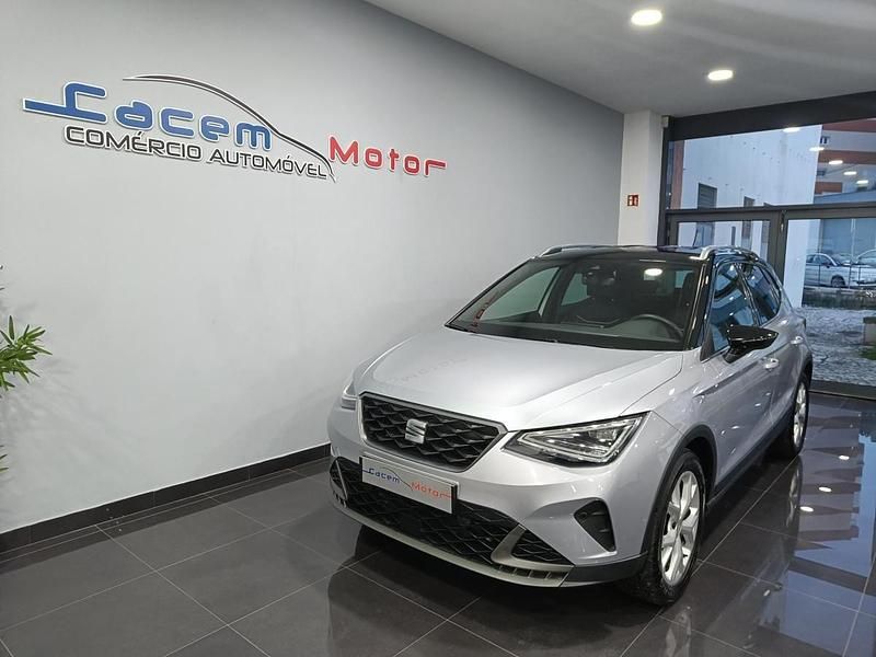 Usado Seat Arona FR 110 HP (80 kW) 2023 Cinza SUV