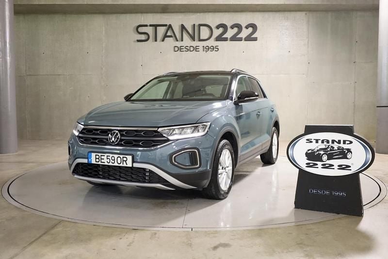 Azul Usado 2023 VW T-Roc Life SUV | € 22.450 (Preço justo) - Imagem 1/4