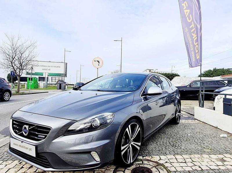 Cinza Usado 2014 Volvo V40 R-Design | € 14.999 (Caro) - Imagem 1/4