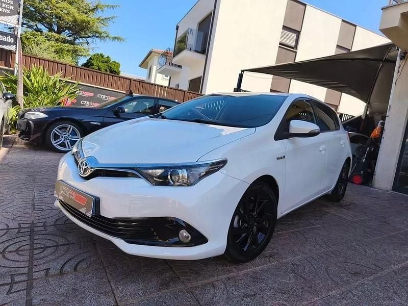 Usado Toyota Auris Hybrid Comfort 136 HP (100 kW) 2016 Branco Citadino