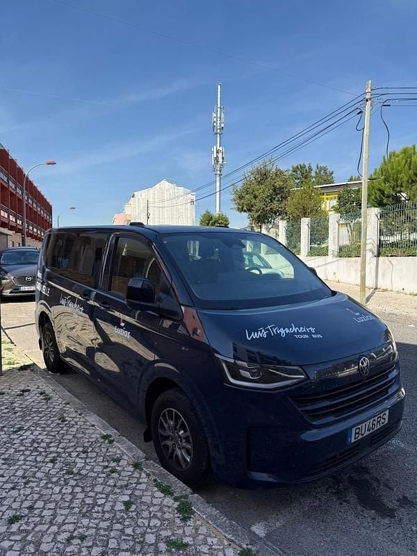 Azul Usado 2025 VW Caravelle Life Monovolume | € 48.900 - Imagem 1/4