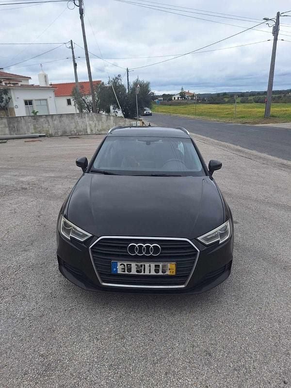 Usado Audi A3 110 HP (80 kW) 2016 Preto Sedan