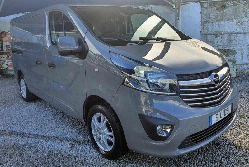 Cinzento Usado 2015 Opel Vivaro Van | € 12.950 - Imagem 1/4