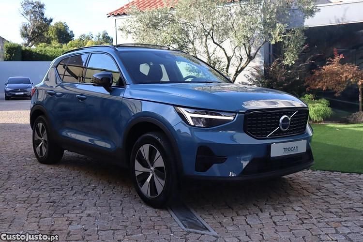 Azul Usado 2023 Volvo XC40 Inscription SUV | € 45.950 - Imagem 1/1
