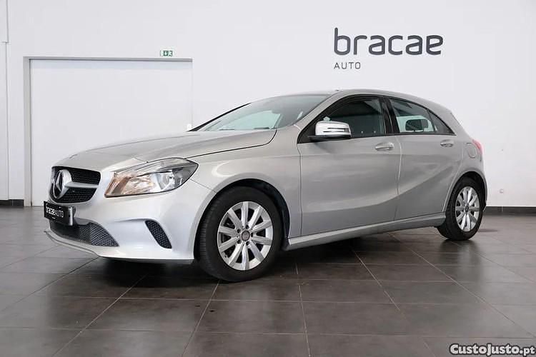 Usado Mercedes A160 Style 90 HP (66 kW) 2016 Cinza Citadino