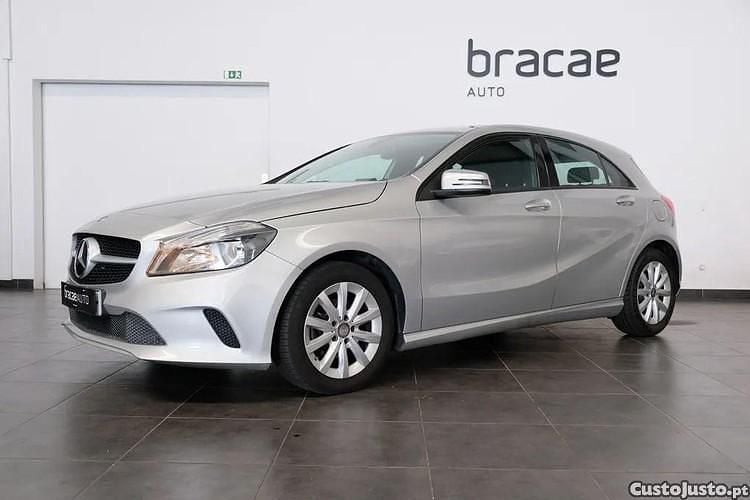 Cinza Usado 2016 Mercedes A160 Style Citadino | € 15.750 (Preço justo) - Imagem 1/1