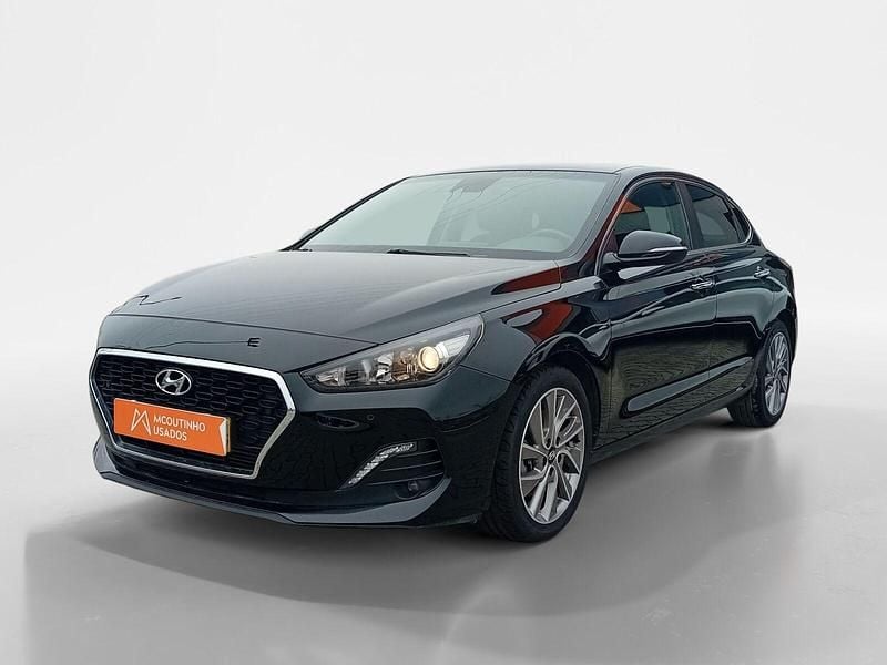 Usado Hyundai i30 Style 120 HP (88 kW) 2019 Preto Sedan