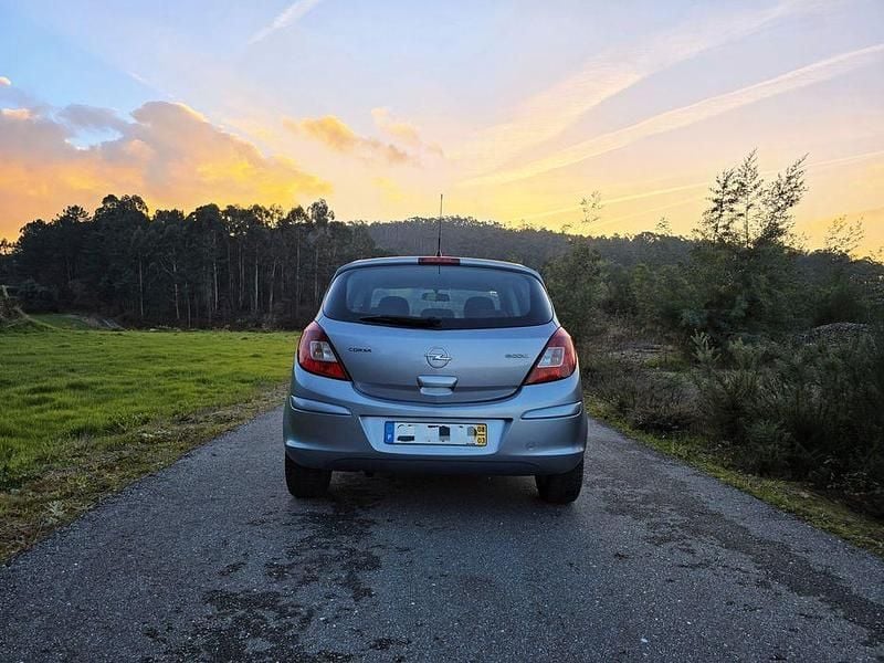 Usado 2008 Opel Corsa Sedan | € 4.800 (Preço justo) - Imagem 1/4