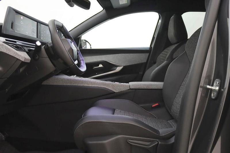 Usado Peugeot 5008 145 HP (106 kW) 2025 Cinzento SUV